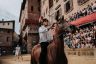 Attese, speranze e sogni: Antonio Mula e i cavalli della scuderia di Brio